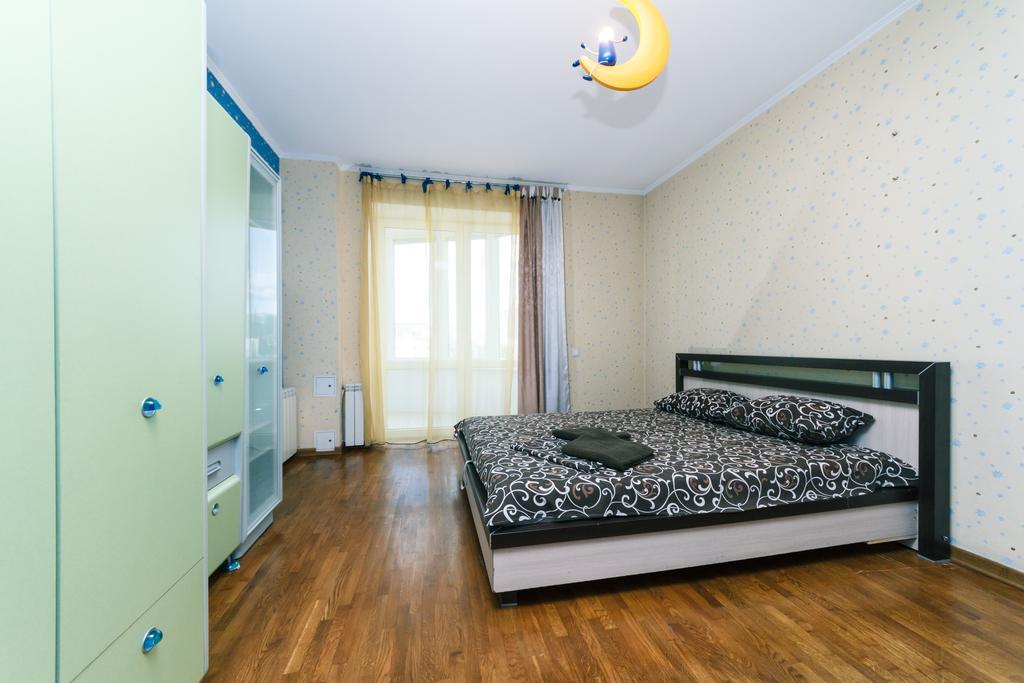 Two-Storey Apartment Near Iec เคียฟ ภายนอก รูปภาพ