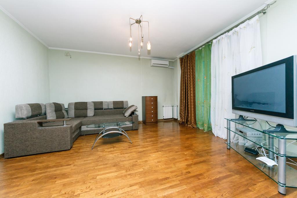 Two-Storey Apartment Near Iec เคียฟ ภายนอก รูปภาพ