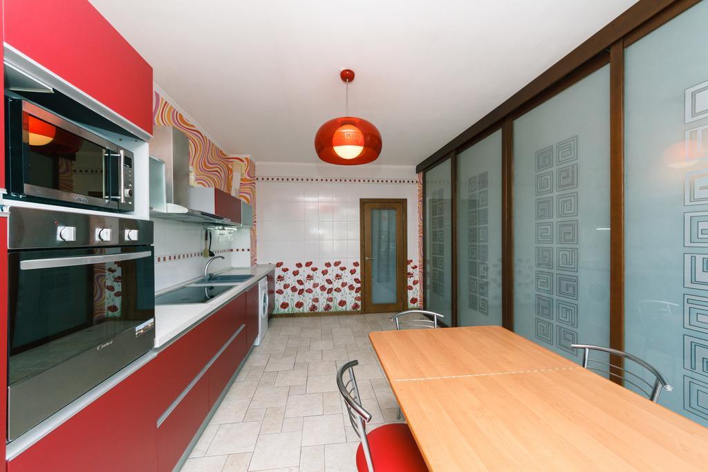Two-Storey Apartment Near Iec เคียฟ ภายนอก รูปภาพ
